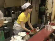 Servizio speciale nei ristoranti di sushi giapponesi